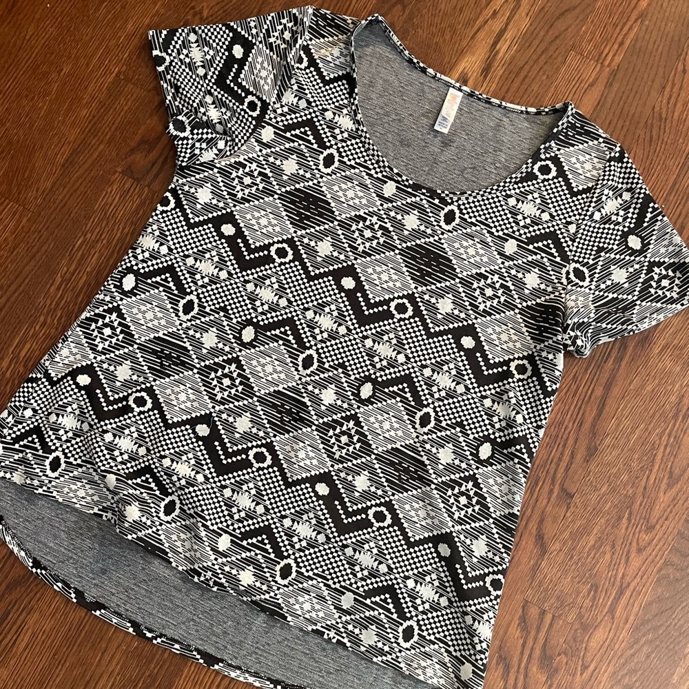 EUC Lularoe Classic T